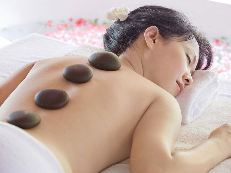 Massage aux pierres chaudes