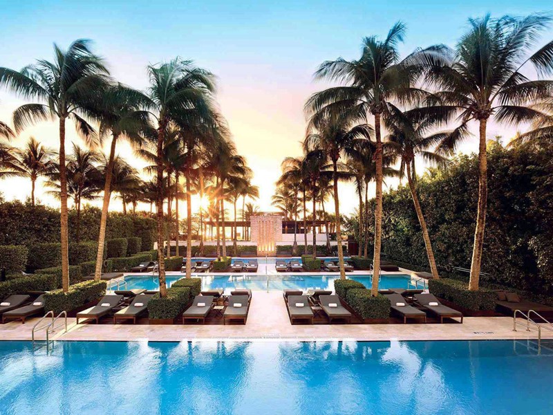 La superbe piscine de l'hôtel The Setai, à Miami