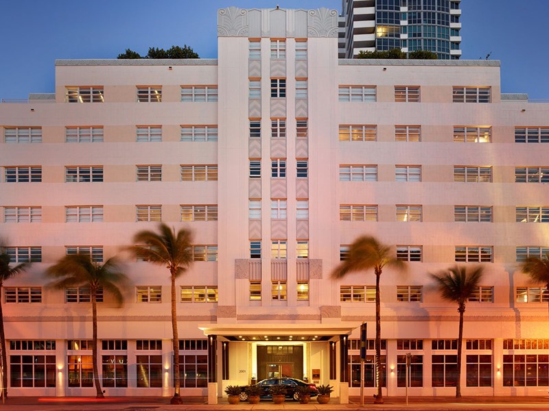 Vue extérieure de l'hôtel The Setai, situé à Miami Beach
