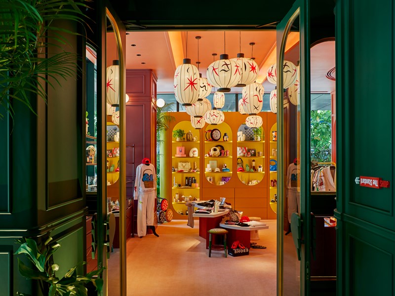 Découvrez l'univers The Standard