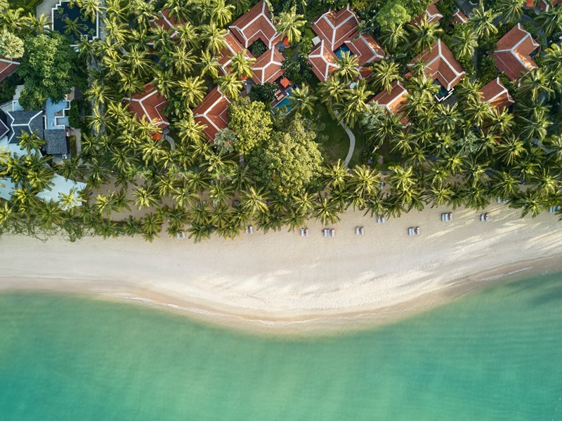 Vue aérienne du Santiburi et de sa plage