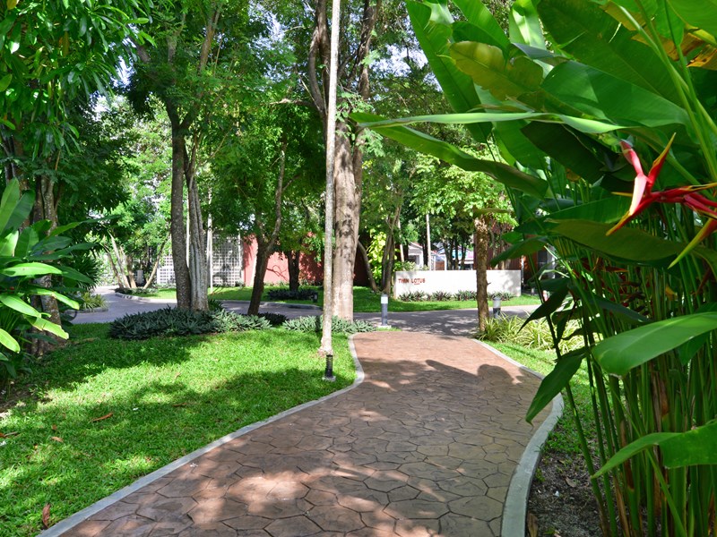 L'entrée de l'hôtel