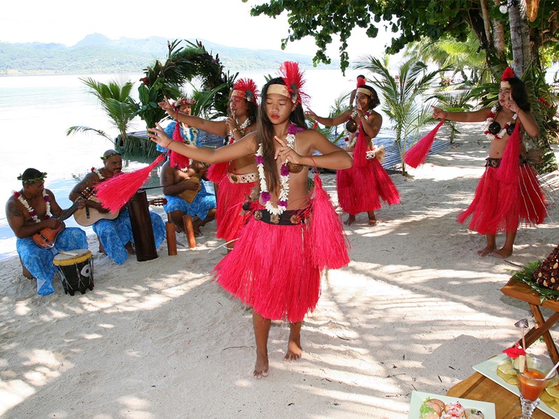Spectacle de danse à l'hôtel Vahine Island situé à Tahaa