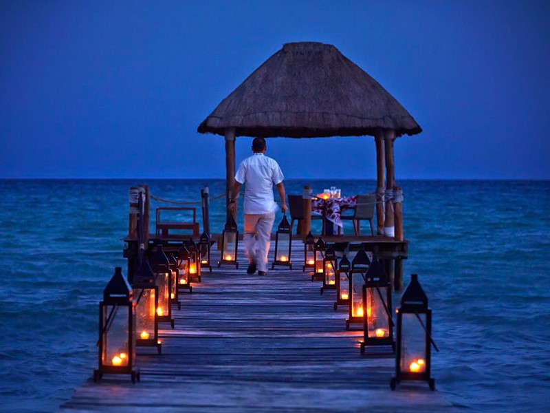 Dîner romantique sur le ponton du Viceroy Riviera Maya