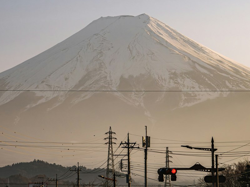 Au détour d'une rue, le Mont Fuji en toile de fond