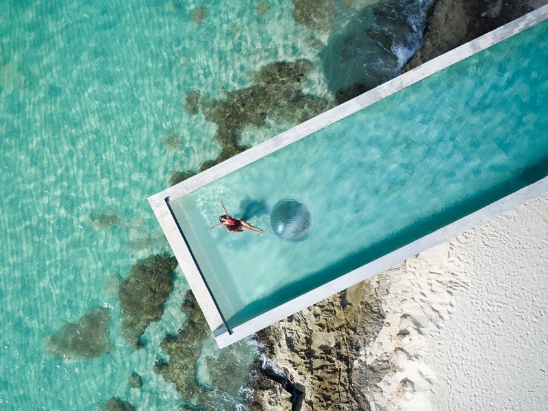Profitez de la superbe piscine