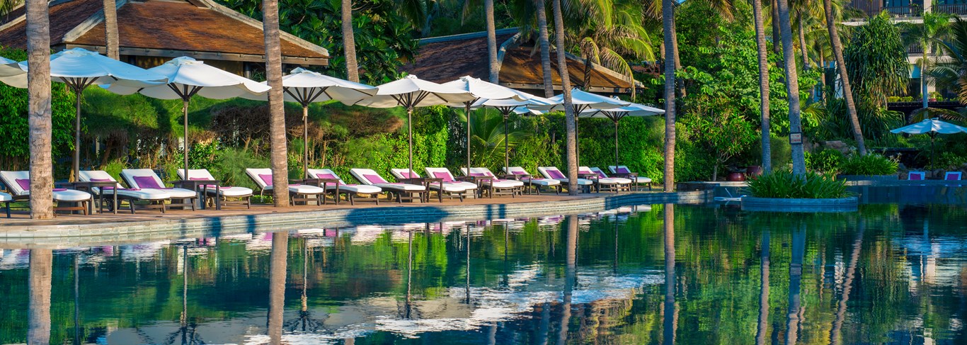 Profitez au bord de la piscine