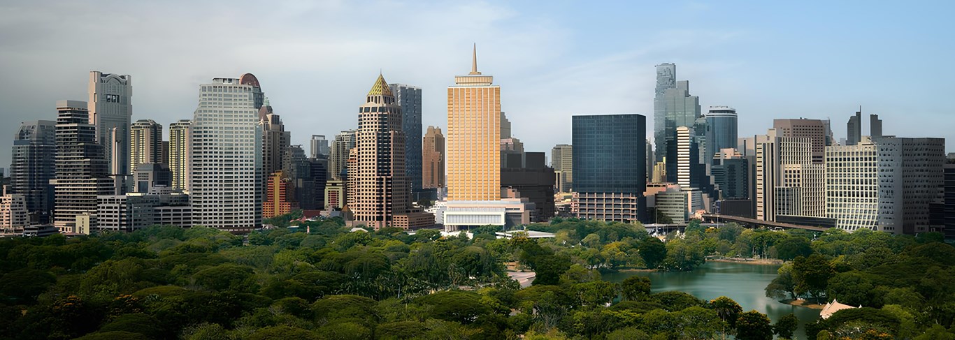 Le parc Lumpini et l'hôtel Dusit Thani Bangkok