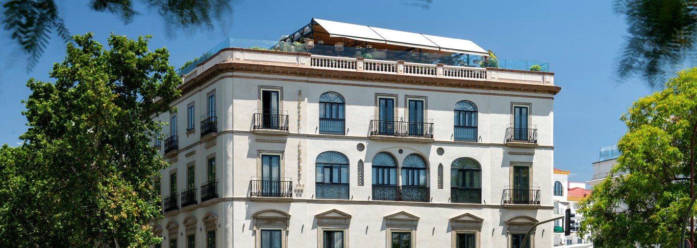 La façade de l'hôtel, à deux pas de la Puente Triana